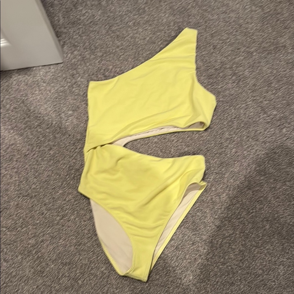 One-Shoulder Yellow Swimsuit